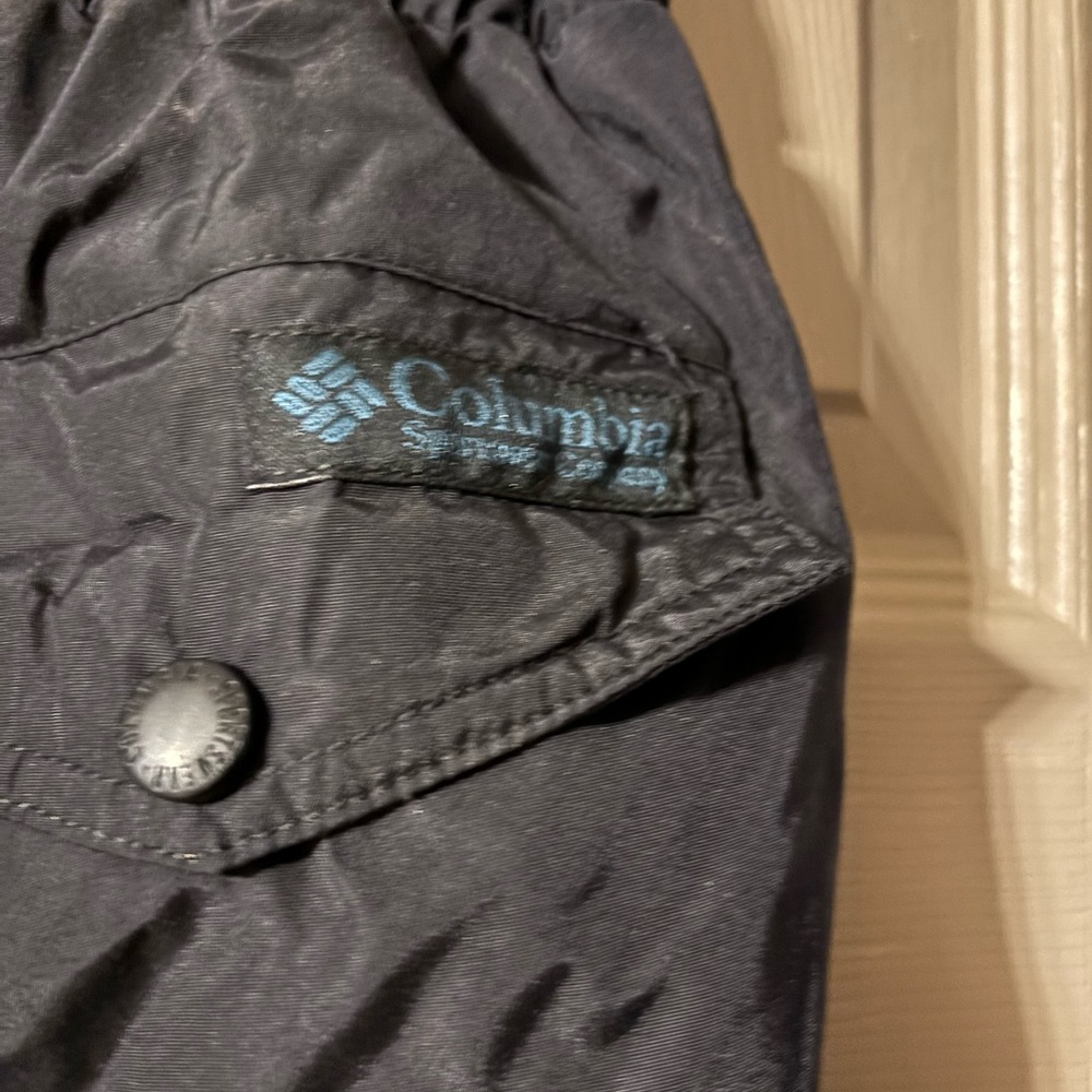 Men’s size large Columbia Ski pants. Color is black